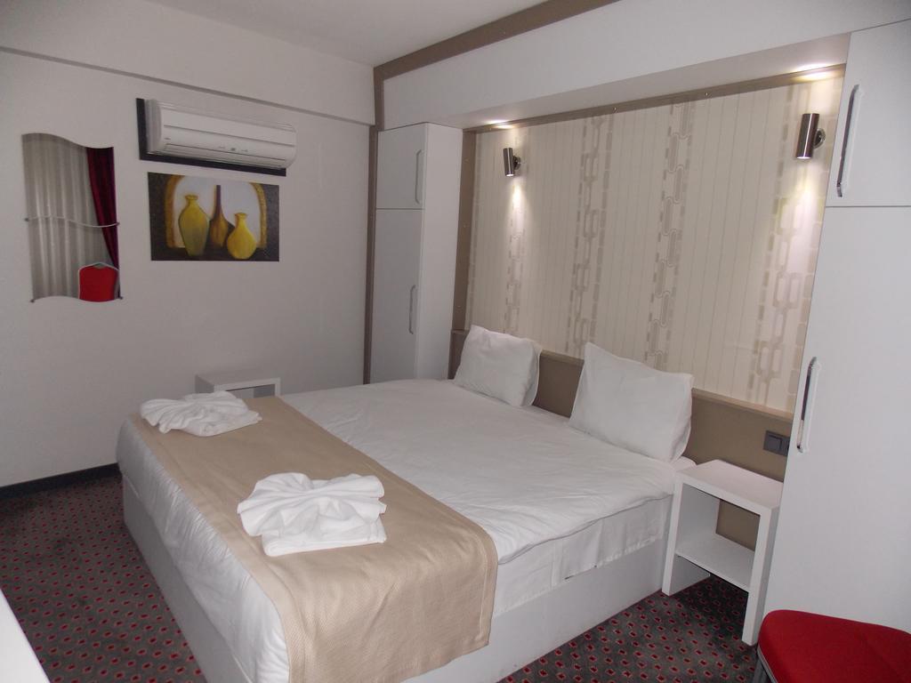 Royal Ramblas Hotel Izmit Habitación foto